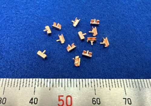 精密プレス部品：コイル用クリップ