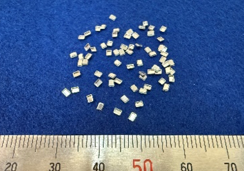 精密プレス部品：SAWフィルタ