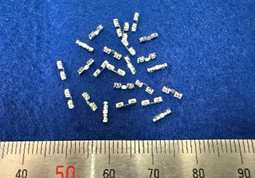 精密プレス部品：基板実装用クリップ