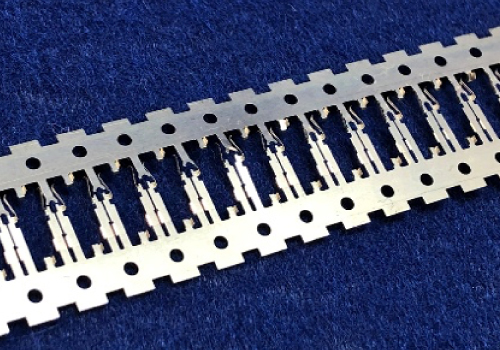 精密順送プレス部品：スマホモーター端子