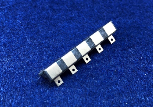 精密フープインサート成形部品：レジスター用部品