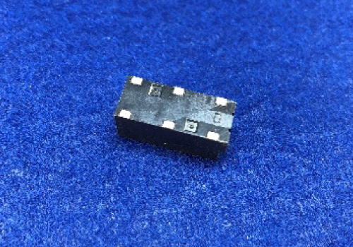 精密フープインサート成形部品：車載コンデンサケース