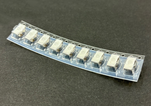 精密プレス部品：コンタクト（テーピング梱包）