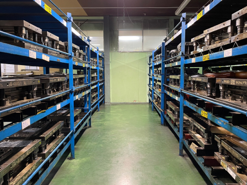 精密プレス用金型保管庫